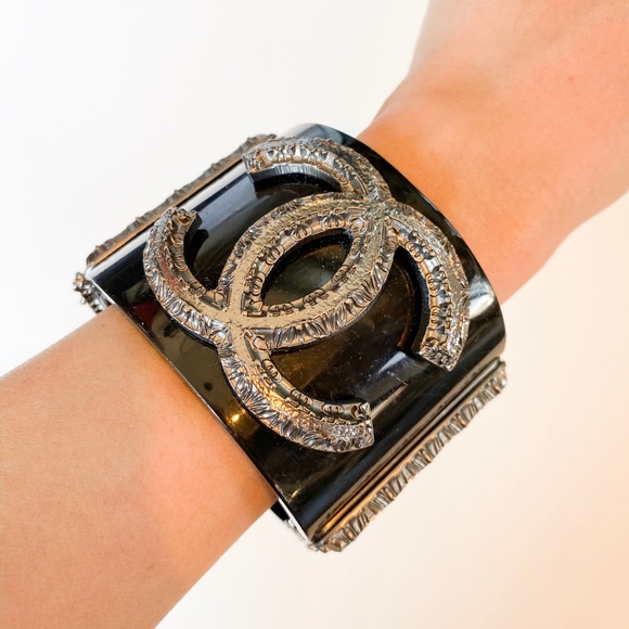 ✨SOLD✨Authentic CHANEL Acrylic Cuff Bracelet - Picture 2 of 8